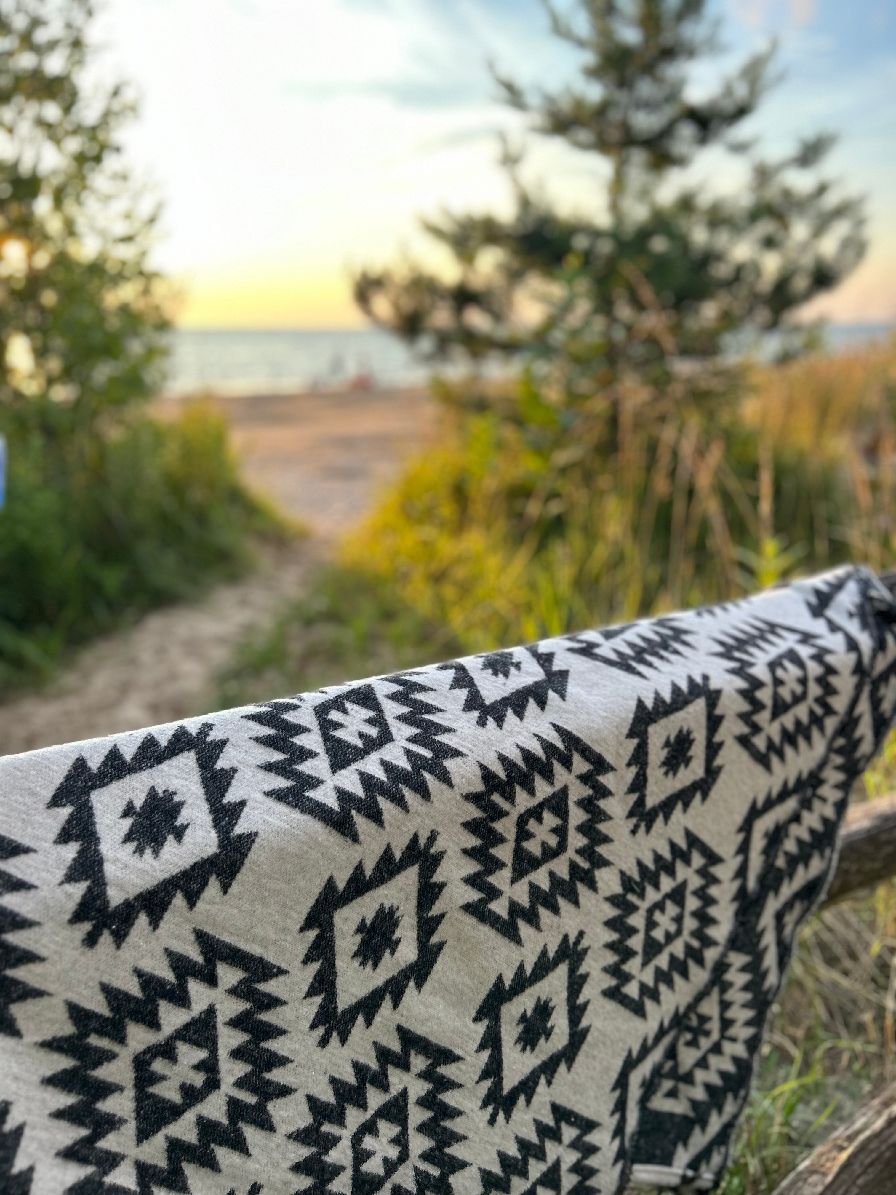 Boho Throw Blanket (Black White) – Old Jar Candle